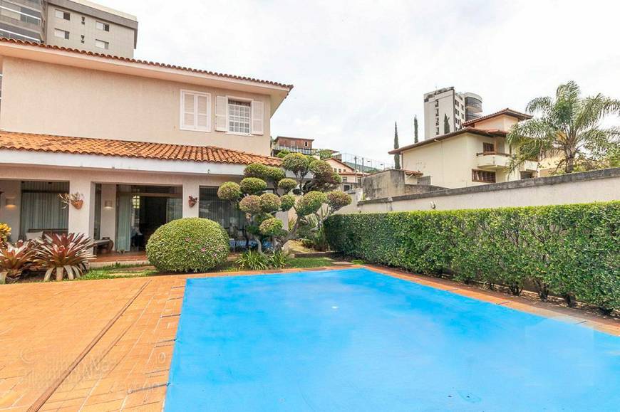 Casa à venda com 3 quartos, 570m² - Foto 1