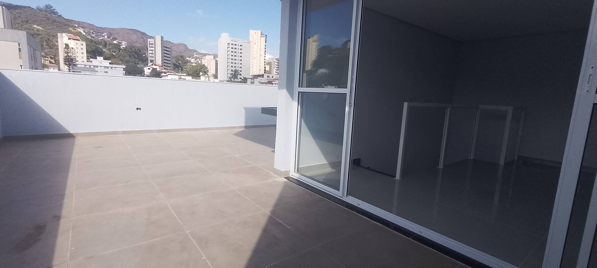 Apartamento à venda com 3 quartos, 148m² - Foto 1