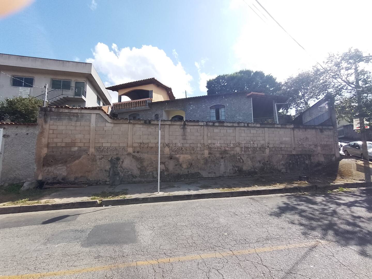 Casa à venda com 3 quartos, 360m² - Foto 1